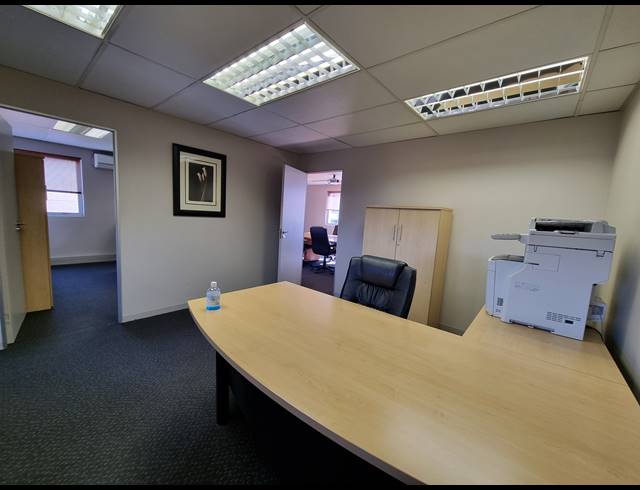 835M² OFFICE FOR SALE IN SUNNINGHILL